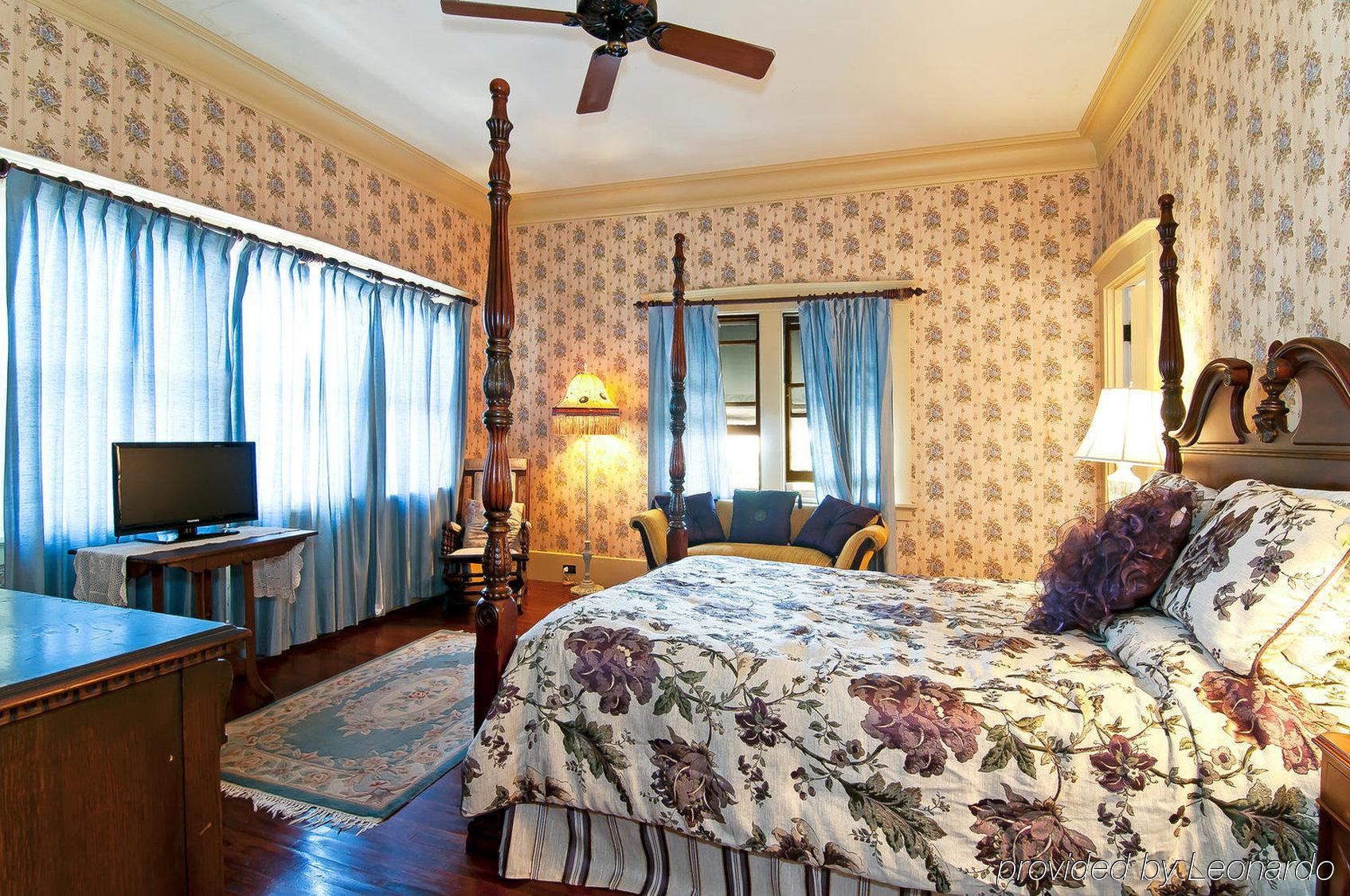 Manoa Valley Inn Гонолулу Экстерьер фото
